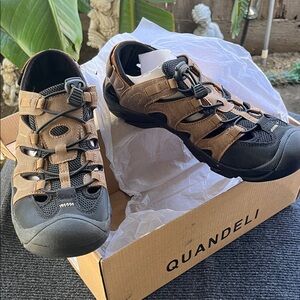 Quandeli Men's Brown and Black Closed-Toe Outdoor Sandals